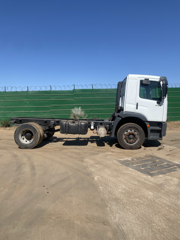 Volkswagen 17.260 - 2021/2022 - R$316.475,16 - Imagem 4