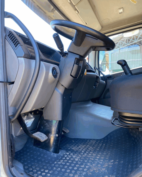 Volkswagen 17.260 - 2021/2022 - R$316.475,16 - Imagem 8