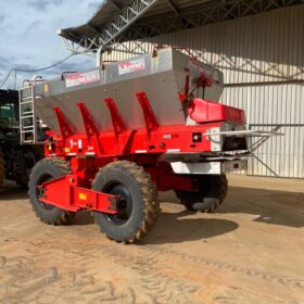 Distribuidora de Calcário e Fertilizantes Jumil Precisa 6m³ 2022 - R$210.000,00